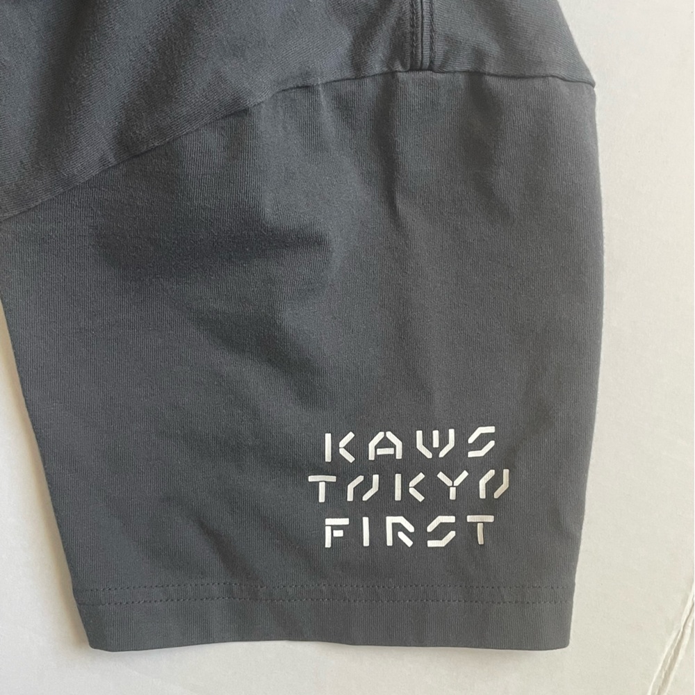 Kaws x Uniqlo tokyo first tee tshirt man’s XL - Picture 3 of 8